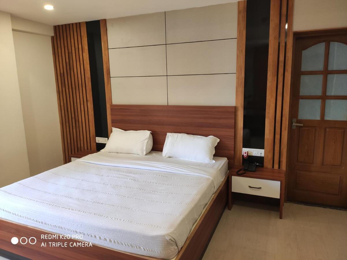 Hotel Sree Gokulam Apartments Guruvāyūr Eksteriør bilde